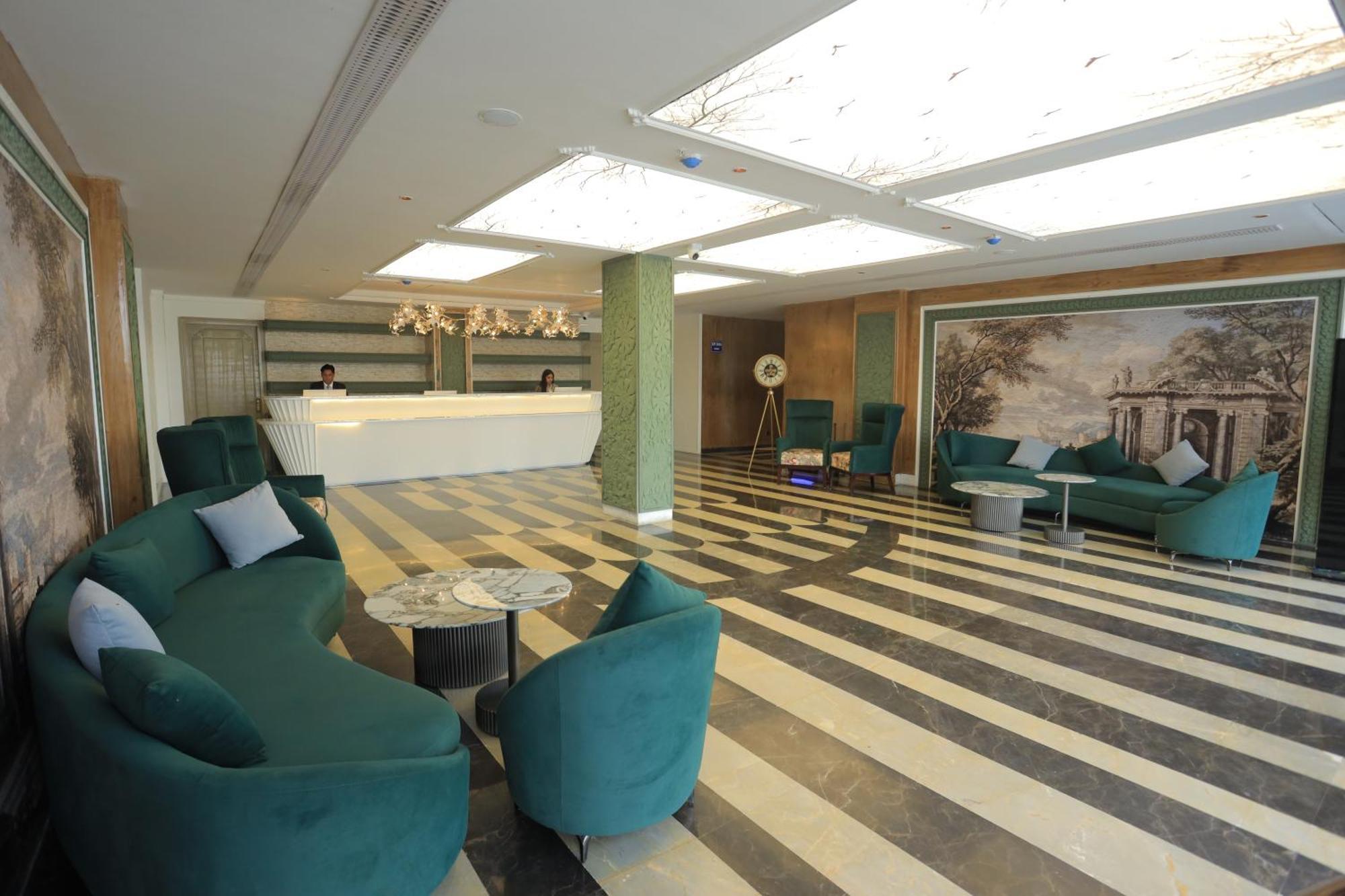 The Royal Venetian 3* Samalkha