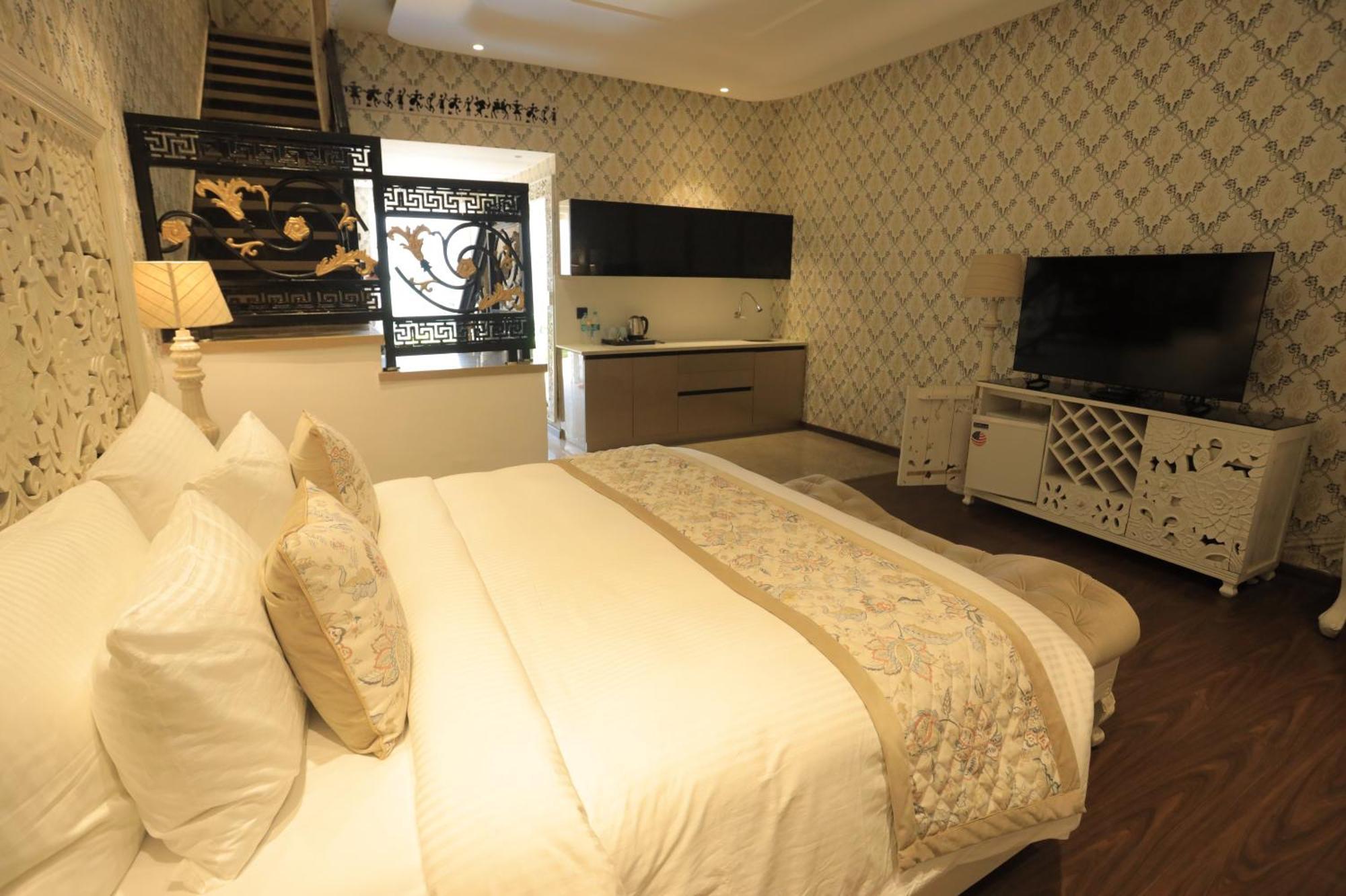 The Royal Venetian 3* Samalkha