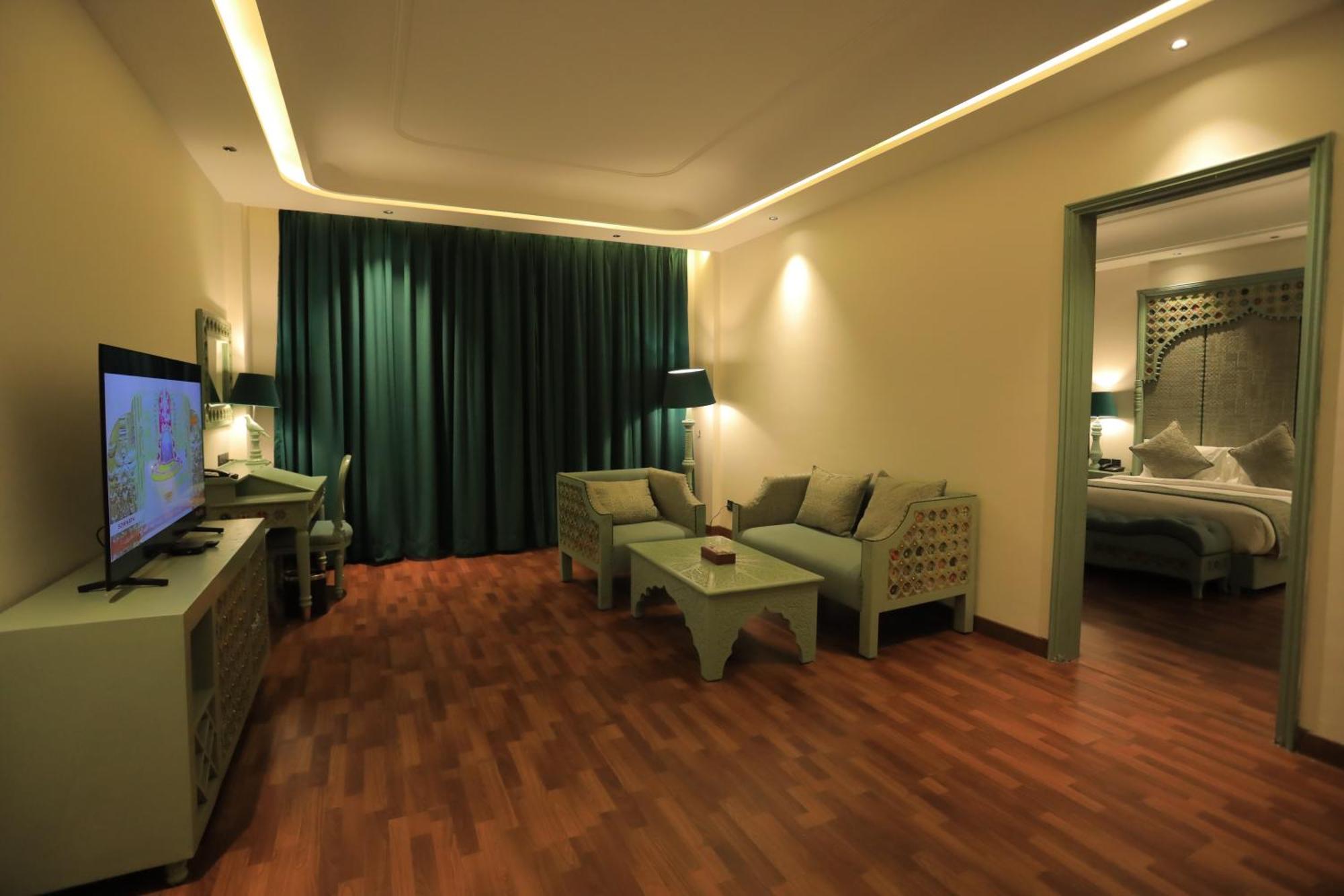 Hotel The Royal Venetian Samalkha