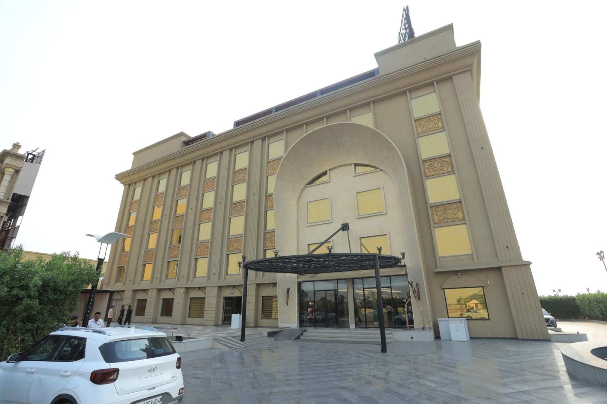 The Royal Venetian 3* Samalkha